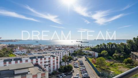 Apartamento T2 nas Colinas de São Francisco – Setúbal | Vista Cidade e Rio