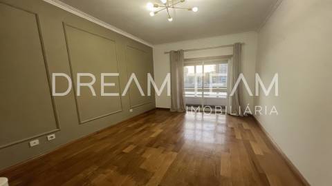 Apartamento T2 nas Colinas de São Francisco – Setúbal | Vista Cidade e Rio