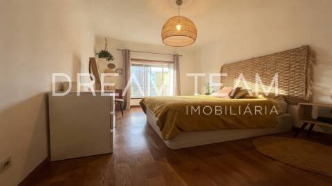 Apartamento T2 nas Colinas de São Francisco – Setúbal | Vista Cidade e Rio