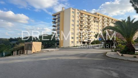 Apartamento T2 nas Colinas de São Francisco – Setúbal | Vista Cidade e Rio