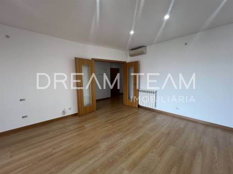 Apartamento T3 Venda em Odivelas,Odivelas