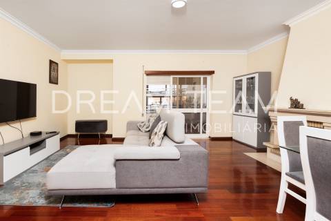 Apartamento T3 com terraço no centro do Montijo