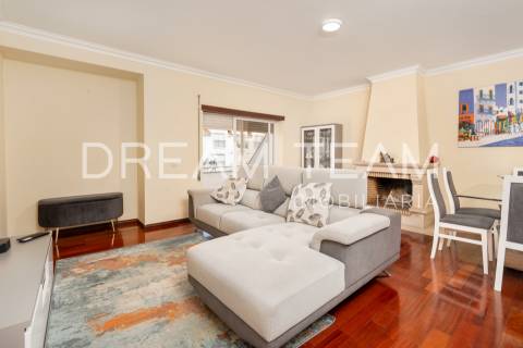 Apartamento T3 com terraço no centro do Montijo