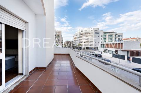 Apartamento T3 com terraço no centro do Montijo