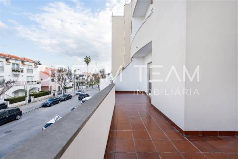 Apartamento T3 com terraço no centro do Montijo