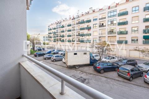 Apartamento T3 com terraço no centro do Montijo