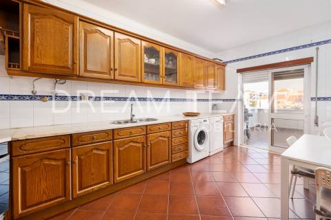 Apartamento T3 com terraço no centro do Montijo