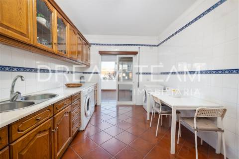 Apartamento T3 com terraço no centro do Montijo