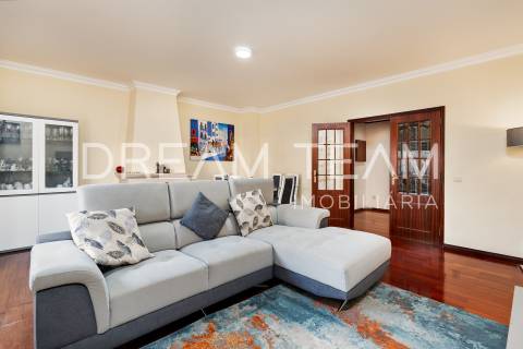 Apartamento T3 com terraço no centro do Montijo