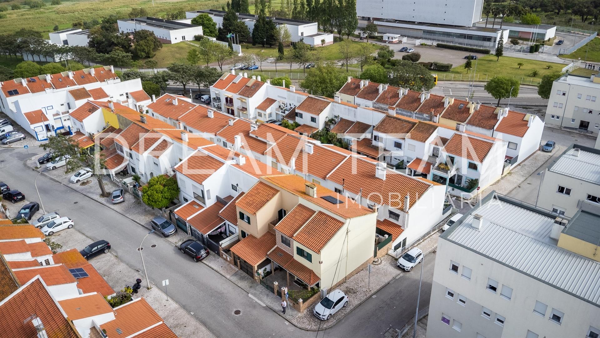 Moradia T3+2 nas Manteigadas - Setúbal