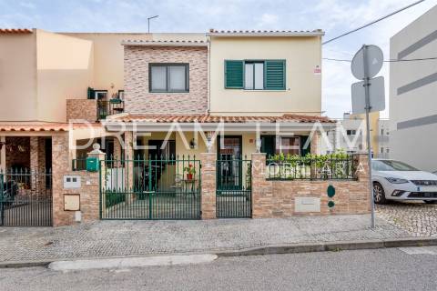Moradia T3+2 nas Manteigadas - Setúbal