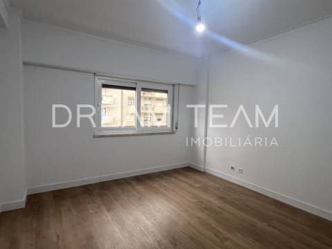 Apartamento T3 Venda em São Domingos de Benfica,Lisboa