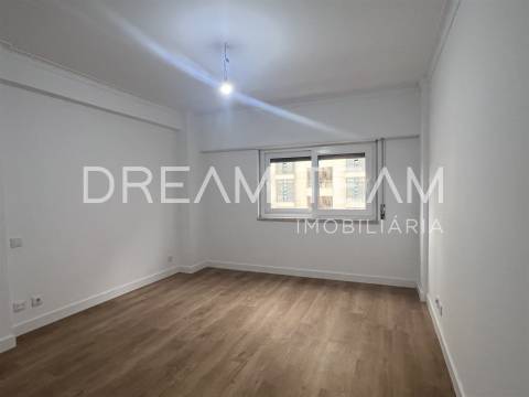 Apartamento T3 Venda em São Domingos de Benfica,Lisboa