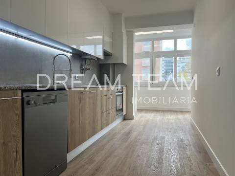 Apartamento T3 Venda em São Domingos de Benfica,Lisboa