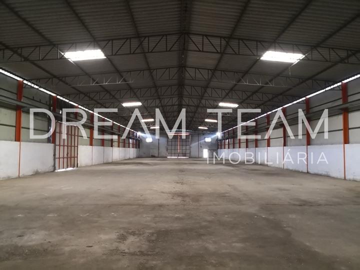 Armazém com espaço exterior em Pegões