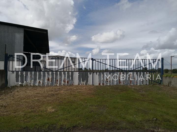 Armazém com espaço exterior em Pegões