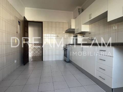 Apartamento T2 / Arrendamento / Setúbal