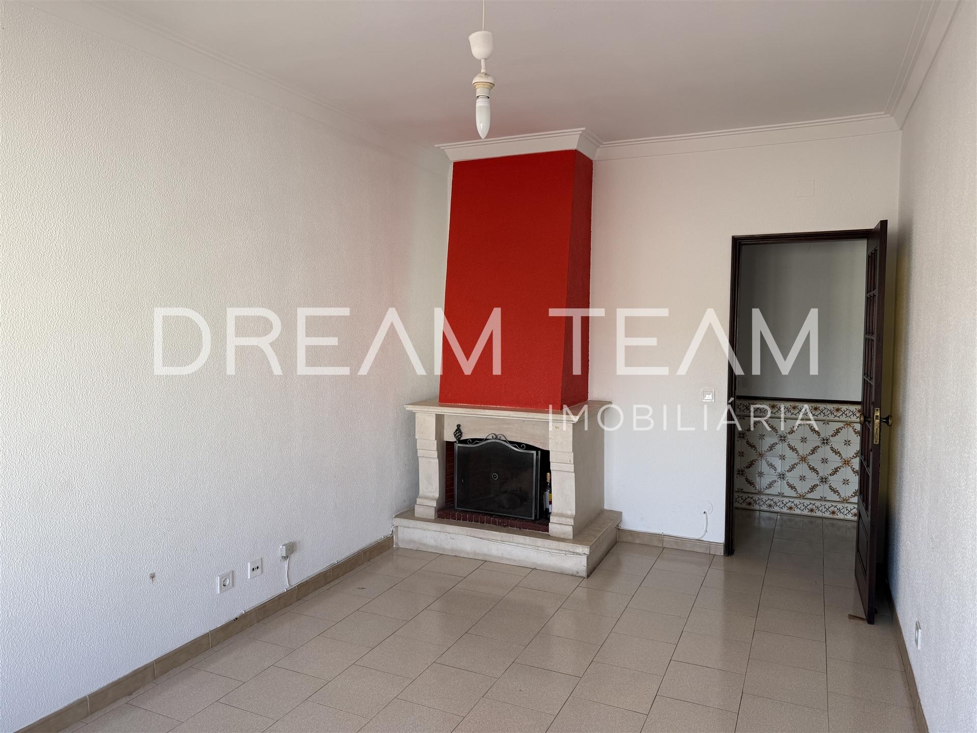 Apartamento T2 / Arrendamento / Setúbal