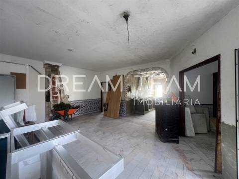 Moradia T7 com Piscina na Charneca da Caparica