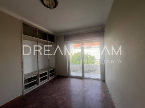 Moradia T7 com Piscina na Charneca da Caparica