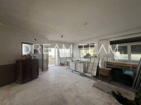 Moradia T7 com Piscina na Charneca da Caparica
