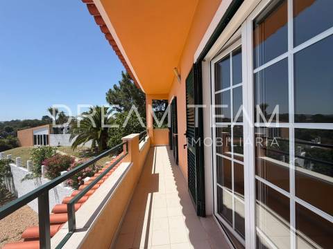 Moradia T4  com Piscina e Lote de 900 m² – Quinta da Serralheira, Setúbal