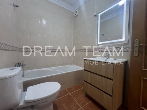 Moradia T4  com Piscina e Lote de 900 m² – Quinta da Serralheira, Setúbal