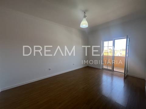 Moradia T4  com Piscina e Lote de 900 m² – Quinta da Serralheira, Setúbal
