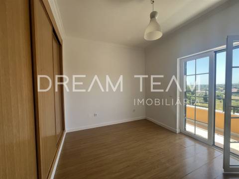Moradia T4  com Piscina e Lote de 900 m² – Quinta da Serralheira, Setúbal