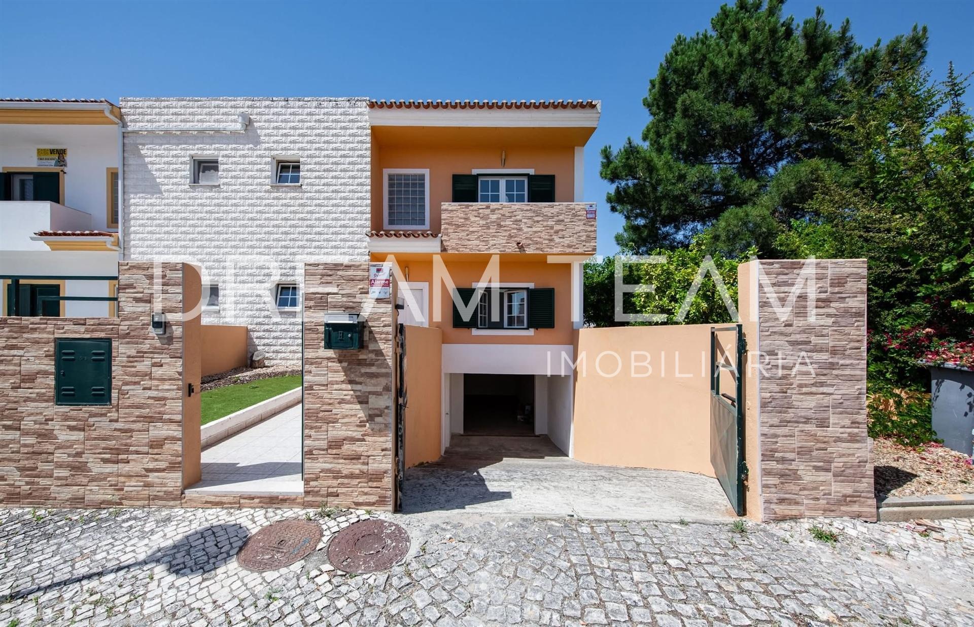 Moradia T4  com Piscina e Lote de 670m² – Qta da Serralheira, Setúbal