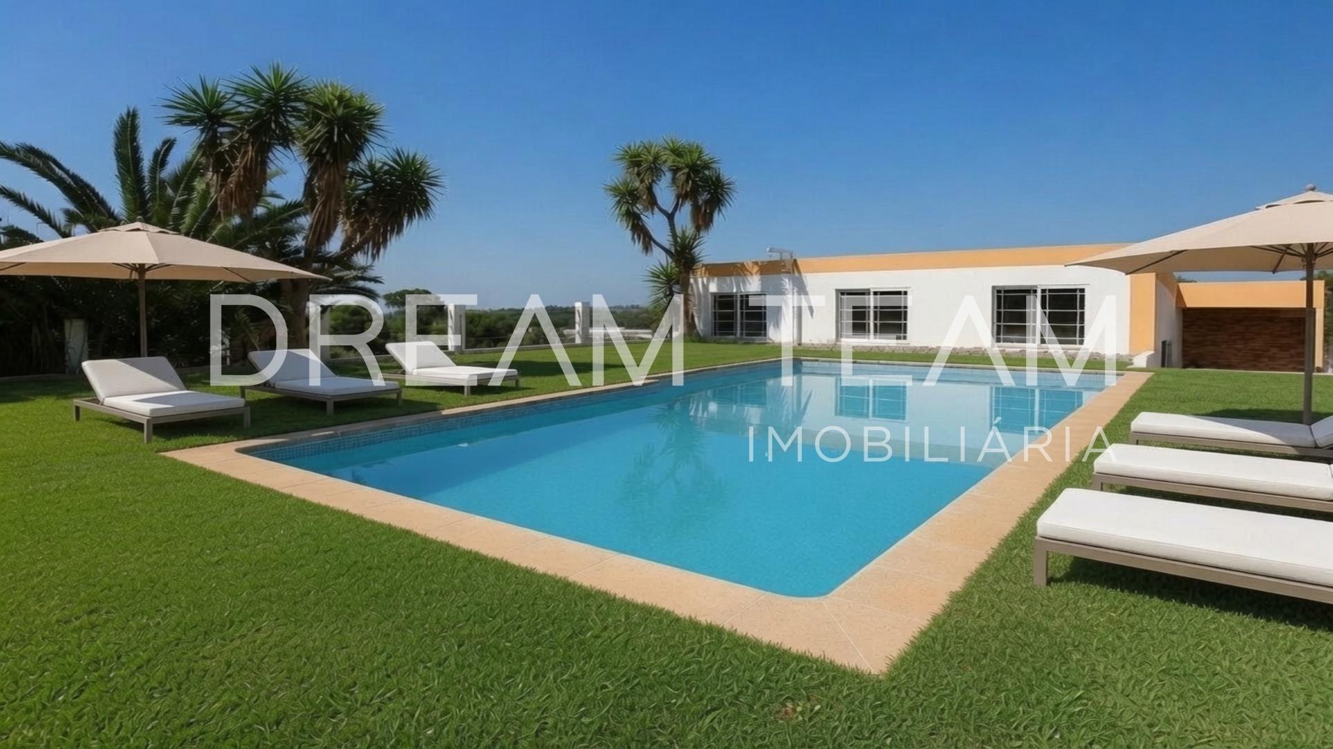 Moradia T4  com Piscina e Lote de 670m² – Qta da Serralheira, Setúbal