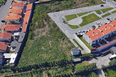 Terreno para construção de Moradia de 2 frentes