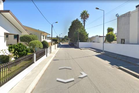 Terreno para construção de Moradia de 2 frentes