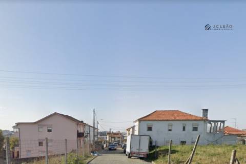Lote de Terreno em Pedrouços para construção de 2 moradias