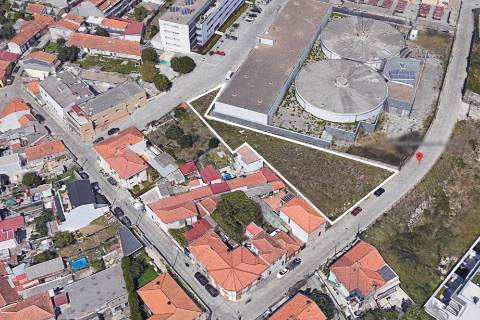 Lote de Terreno em Pedrouços para construção de 2 moradias