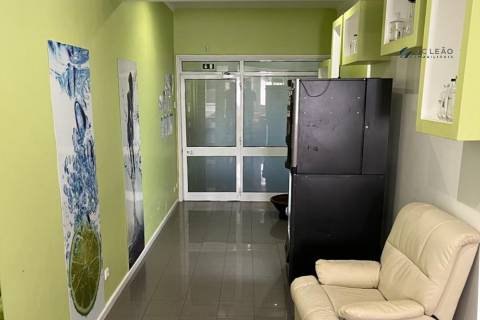 Escritório com 293 m2 em Vilar de Andorinho