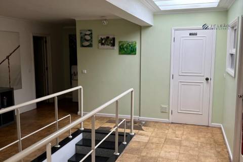 Escritório com 293 m2 em Vilar de Andorinho