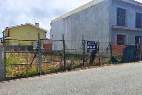 Terreno para construção de moradia de 3 frentes