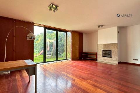 Moradia T4 com piscina