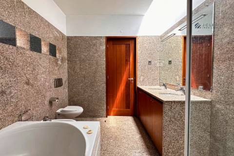 Moradia T4 com piscina