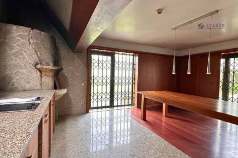 Moradia T4 com piscina