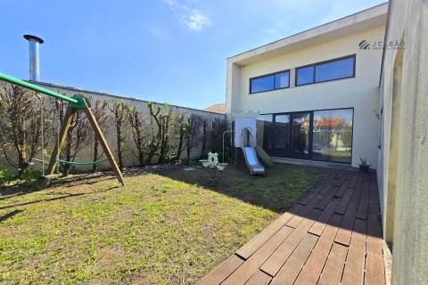 Moradia T4 com piscina