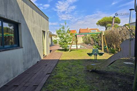 Moradia T4 com piscina