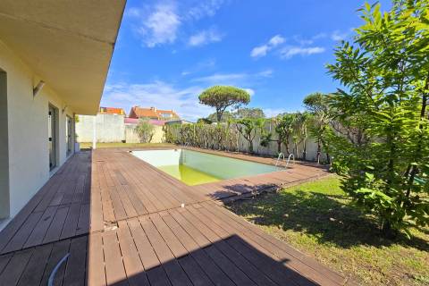 Moradia T4 com piscina