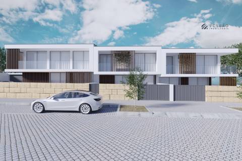 Moradia T3 com 3 frentes, em Labruge