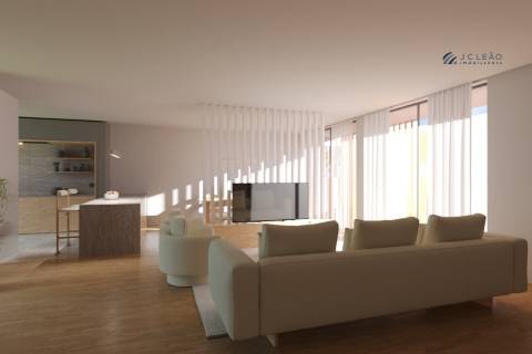 Moradia T3 com 3 frentes, em Labruge