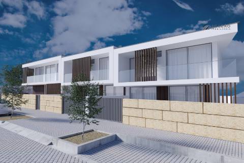 Moradia T3 com 2 frentes, em Labruge