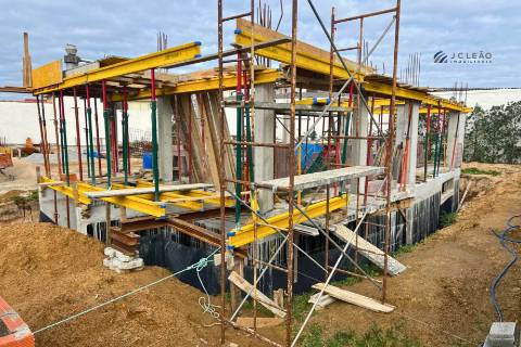 Moradia T3 com 2 frentes, em Labruge