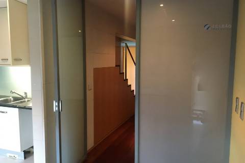 Apartamento T2 Duplex em Condomínio Fechado - Lavra