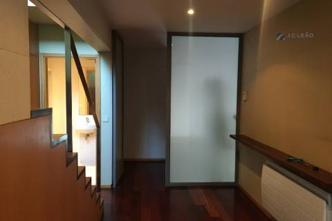 Apartamento T2 Duplex em Condomínio Fechado - Lavra